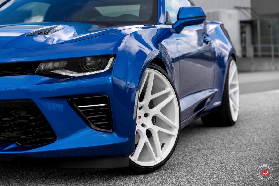 Детали экстерьера Chevrolet Camaro SS on Vossen Wheels (VPS-315T) 2017 года  (фото 6 из 22)